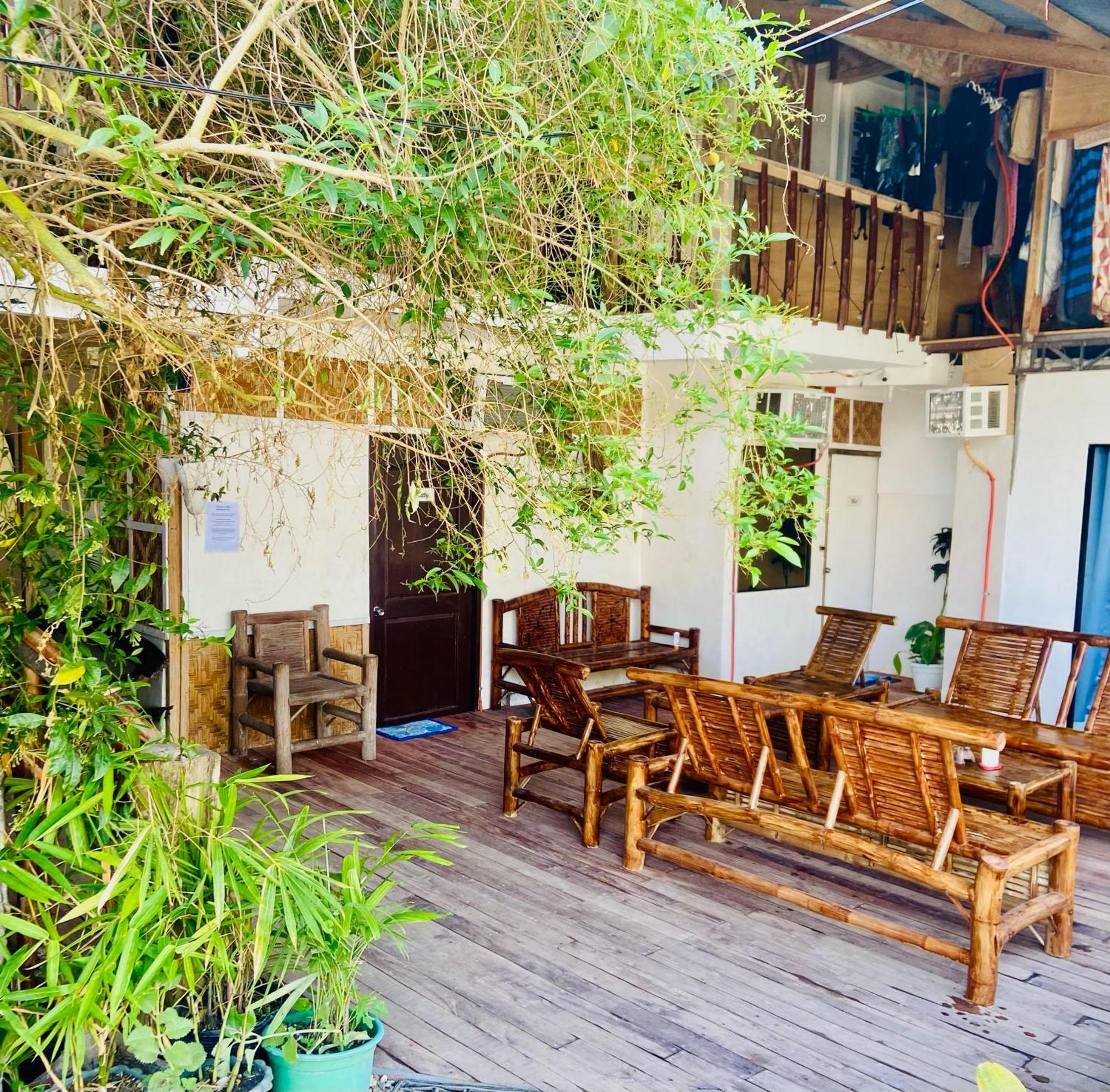 Babu Backpackers Inn Moalboal Exterior foto